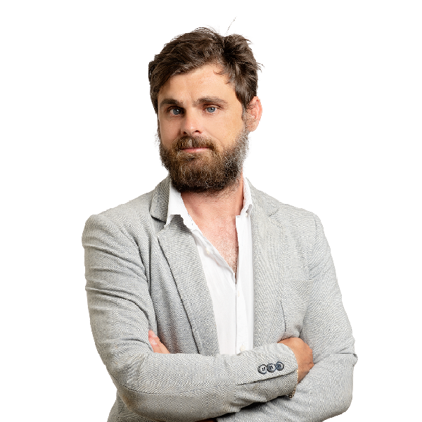 Paolo_Bonetti Ristruttura by IWG: Serramenti, Portoni, Ristrutturazioni, Contract a Crema e Melegnano