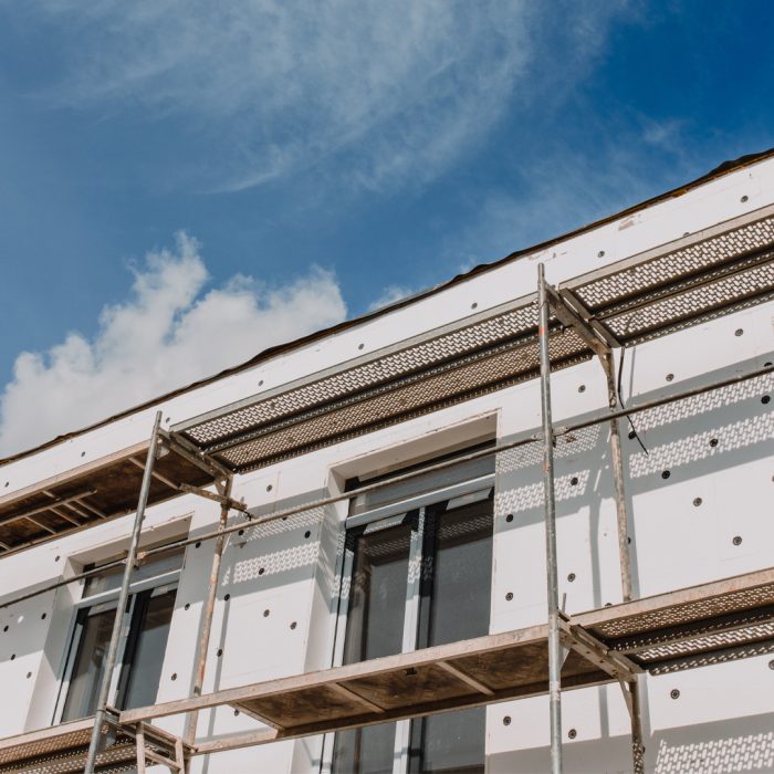 Ristruttura by IWG: Serramenti, Portoni, Ristrutturazioni, Contract a Crema e Melegnano