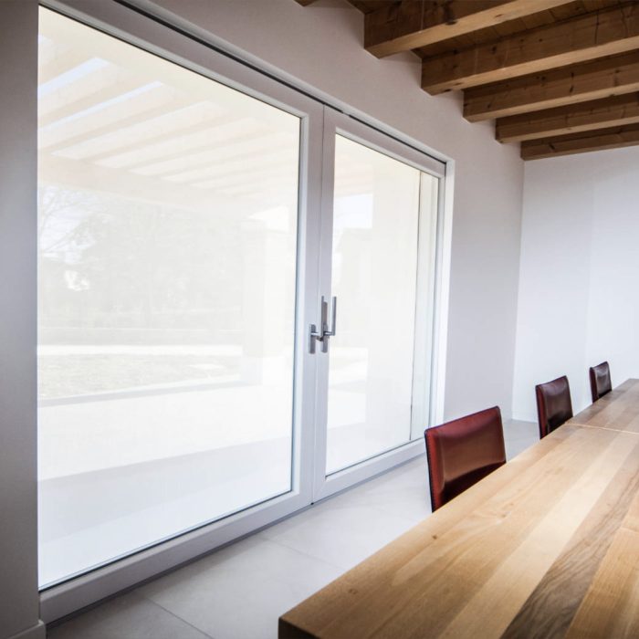 Ristruttura by IWG: Serramenti, Portoni, Ristrutturazioni, Contract a Crema e Melegnano