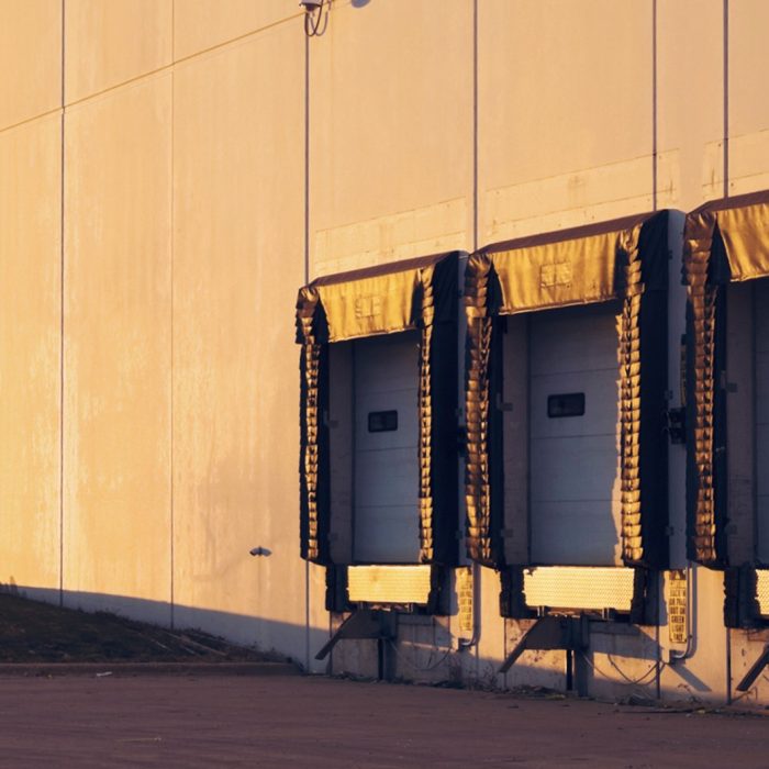 portoni-industriali Ristruttura by IWG: Serramenti, Portoni, Ristrutturazioni, Contract a Crema e Melegnano