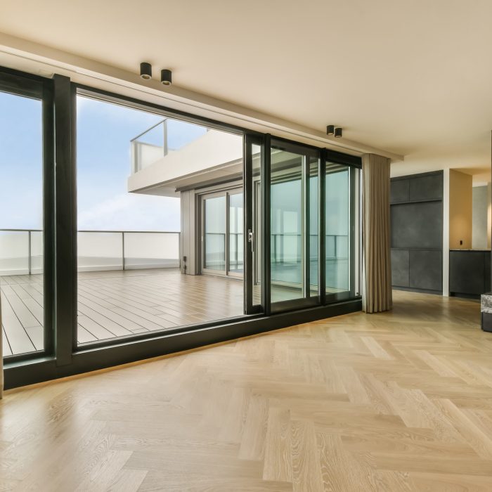 ristrutturazioni Ristruttura by IWG: Serramenti, Portoni, Ristrutturazioni, Contract a Crema e Melegnano